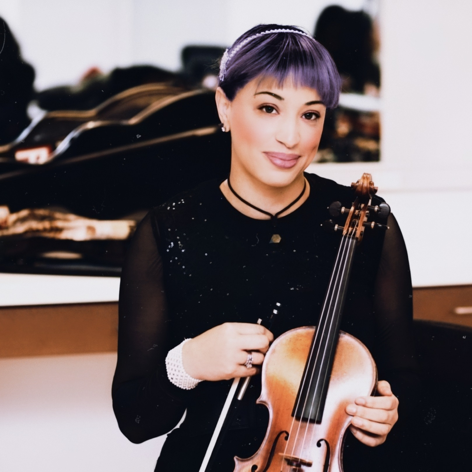 Anjoli Michelle, Violinist